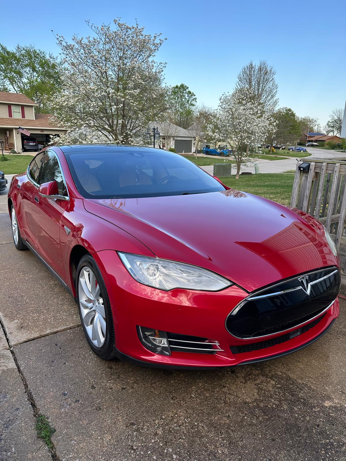 Tesla Model S 2014